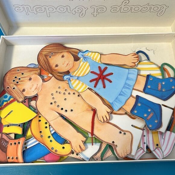 Vintage Laces And Buttons BY Ravensburger Toy 1985 - Picture 2 of 3